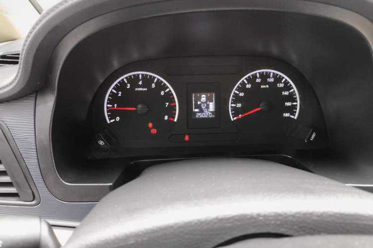 Used FORTHING Lingzhi 2022 M5 1.6L Practical Model 5 Seats Instrument Cluster