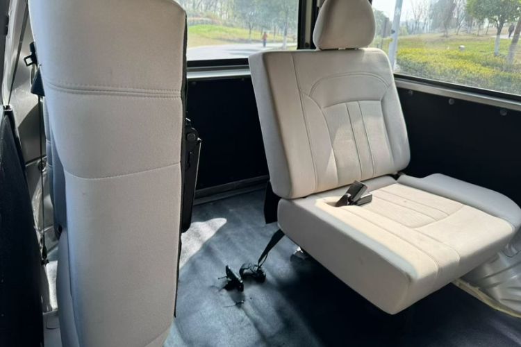 Used FORTHING Lingzhi 2022 M5L 2.0L Utility Model 7 Seats Interior 1
