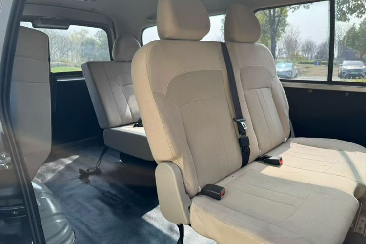 Used FORTHING Lingzhi 2022 M5L 2.0L Utility Model 7 Seats Interior 3