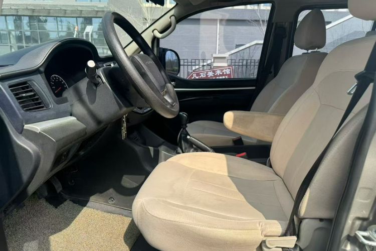 Used FORTHING Lingzhi 2022 M5L 2.0L Utility Model 7 Seats Interior 5