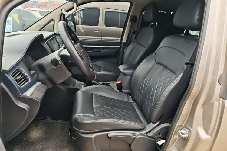Used FORTHING Lingzhi 2022 Striving Version M5L 1.6L Luxury 7-Seater Left Front Seat