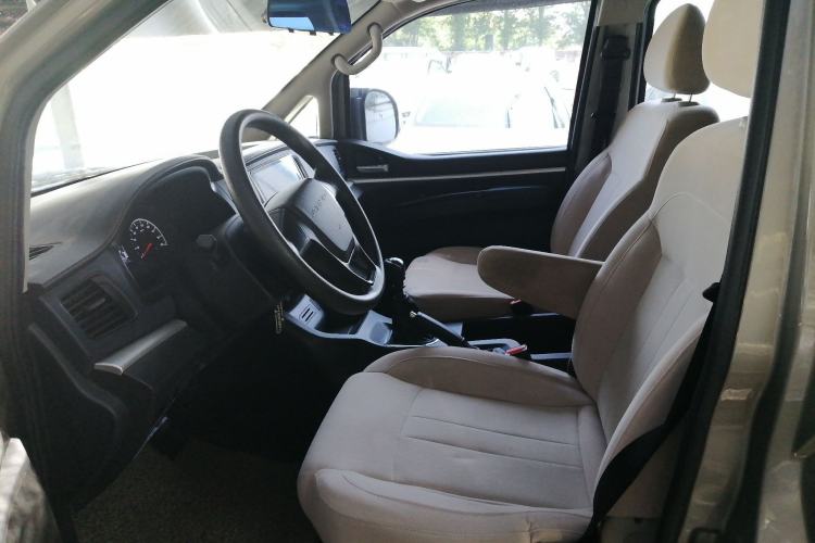 Used FORTHING Lingzhi 2022 M5L 2.0L Utility Model 7 Seats Left Front Seat