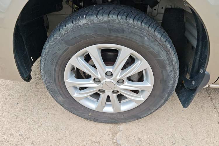 Used FORTHING Lingzhi 2022 Striving Version M5L 1.6L Luxury 7-Seater Left Front Wheel Hub