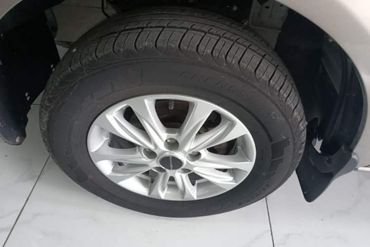 Used FORTHING Lingzhi 2022 Striving Version M5L 1.6L Luxury 7-Seater Left Front Wheel Hub