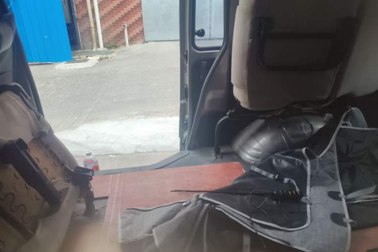 Used FORTHING Lingzhi 2022 M5L 1.6L Utility Model 7 Seats Left Rear Seat