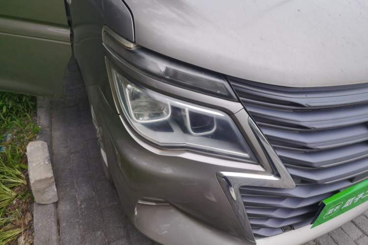 Used FORTHING Lingzhi 2022 Entry-Level M5L 2.0L Basic Version 7 Seats Right Front Headlight