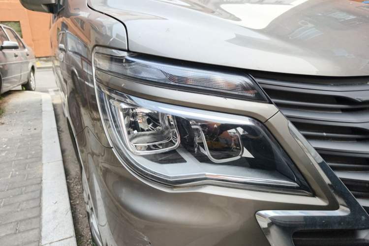 Used FORTHING Lingzhi 2022 Revised Version Workhorse Edition M5L 2.0L Base Model 7 Seats Right Front Headlight