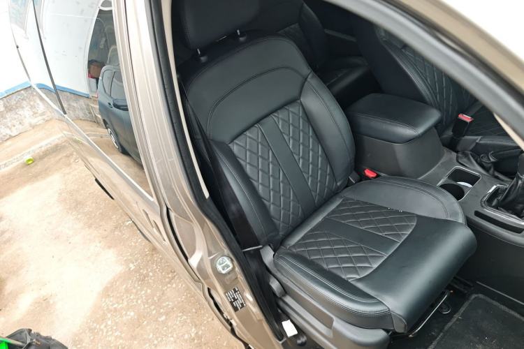 Used FORTHING Lingzhi 2022 Striving Version M5L 1.6L Luxury 7-Seater Right Front Seat