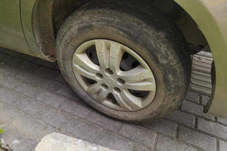 Used FORTHING Lingzhi 2022 Entry-Level M5L 2.0L Basic Version 7 Seats Right Front Wheel Hub