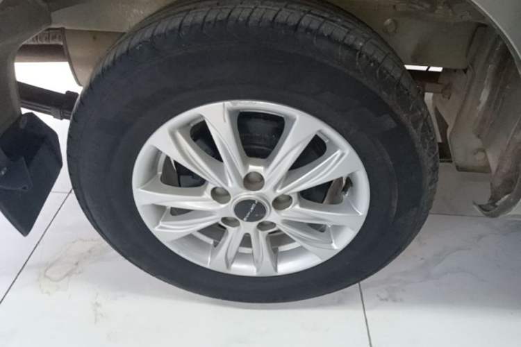 Used FORTHING Lingzhi 2022 Striving Version M5L 1.6L Luxury 7-Seater Right Rear Wheel Hub