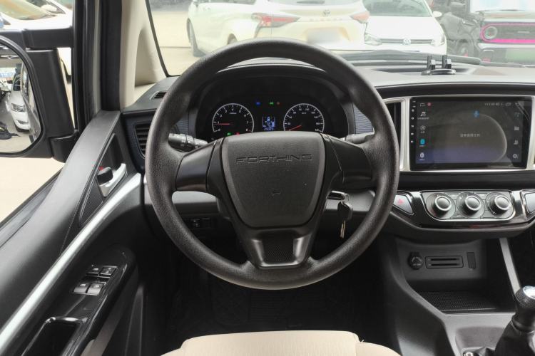 Used FORTHING Lingzhi 2022 M5 1.6L Practical Model 5 Seats Steering Wheel