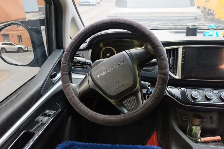 Used FORTHING Lingzhi 2022 Revised Version Workhorse Edition M5L 2.0L Base Model 7 Seats Steering Wheel