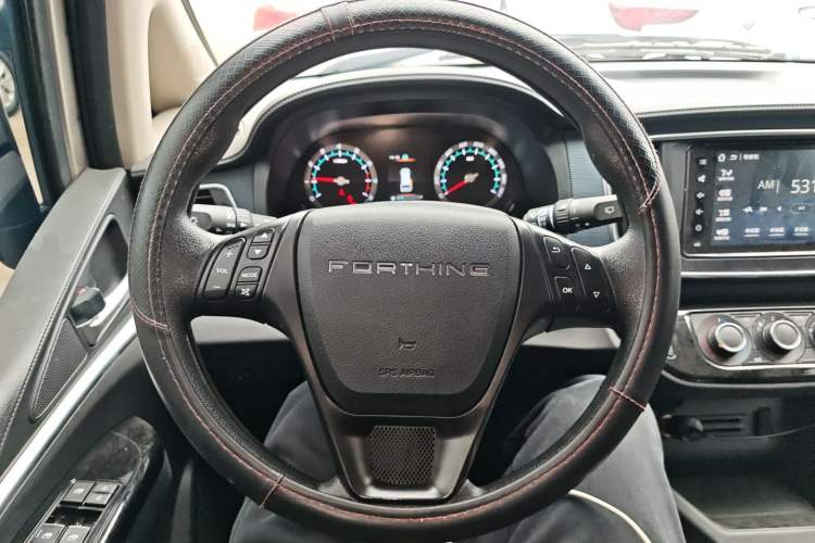 Used FORTHING Lingzhi 2022 Striving Version M5L 1.6L Luxury 7-Seater Steering Wheel