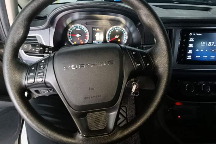 Used FORTHING Lingzhi 2022 Striving Version M5L 1.6L Luxury 7-Seater Steering Wheel