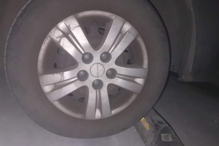 Used FORTHING Lingzhi 2022 Striving Version M5L 2.0L Luxury 7-Seater Right Front Wheel Hub