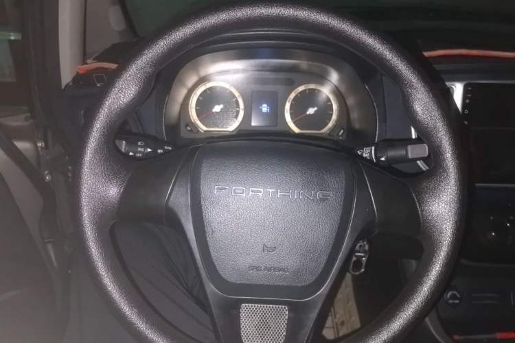 Used FORTHING Lingzhi 2022 Striving Version M5L 2.0L Luxury 7-Seater Steering Wheel