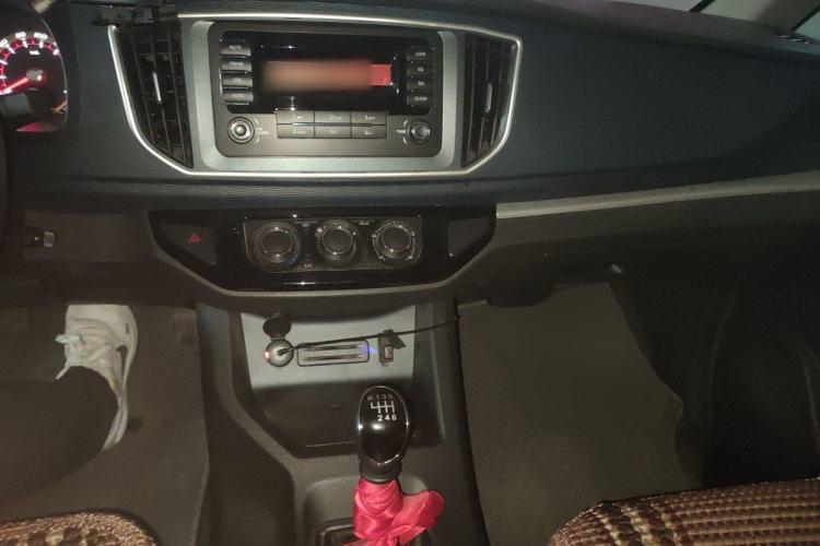 Used FORTHING Lingzhi 2022 Entry-Level M5L 2.0L Basic Version 7 Seats Audio And AC Panel