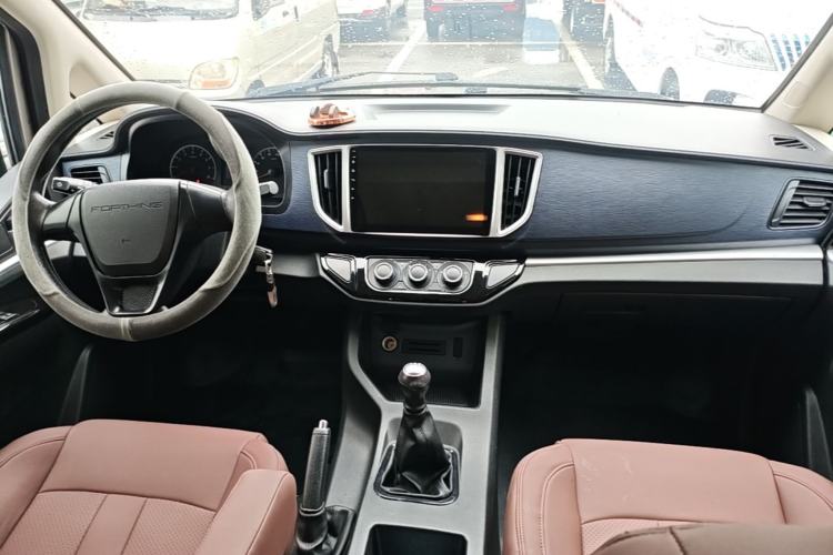 Used FORTHING Lingzhi 2022 M5L 1.6L Utility Model 7 Seats Center Console