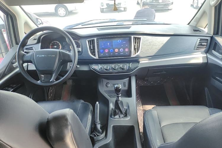 Used FORTHING Lingzhi 2022 Revised Version Striving Edition M5L 2.0L Base Model 9-Seater Center Console