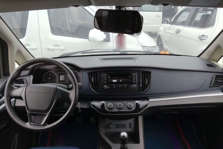 Used FORTHING Lingzhi 2022 M5L 1.6L Utility Model 7 Seats Center Console