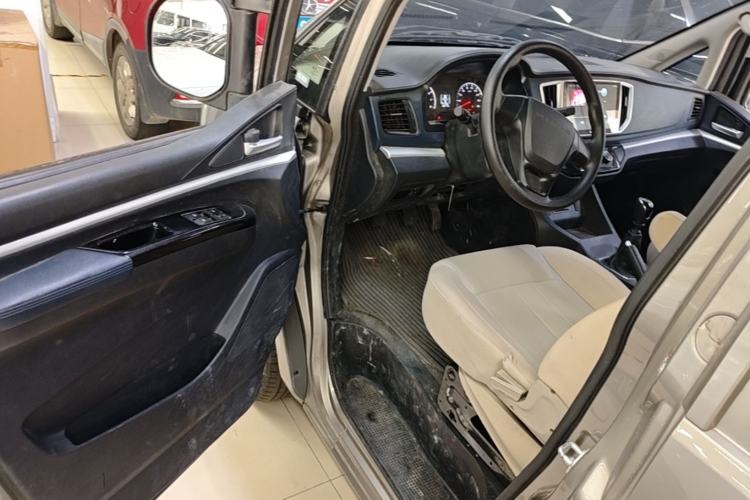 Used FORTHING Lingzhi 2022 M5L 2.0L Utility Model 7 Seats Driver Seat