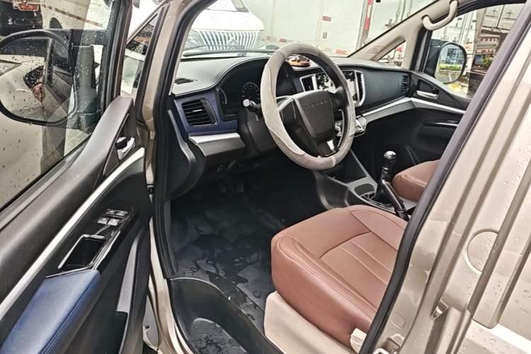 Used FORTHING Lingzhi 2022 M5L 1.6L Utility Model 7 Seats Driver Seat