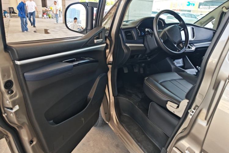 Used FORTHING Lingzhi 2022 M5 1.6L Practical Model 5 Seats Driver Seat