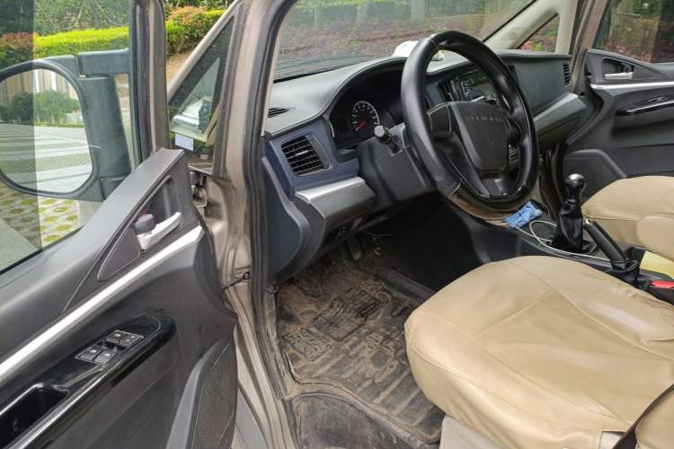 Used FORTHING Lingzhi 2022 M5 1.6L Practical Model 5 Seats Driver Seat
