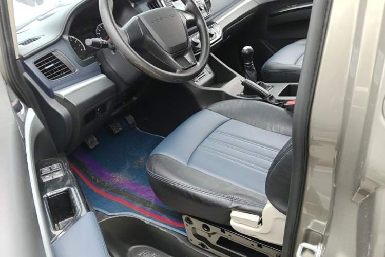 Used FORTHING Lingzhi 2022 M5L 1.6L Utility Model 7 Seats Driver Seat