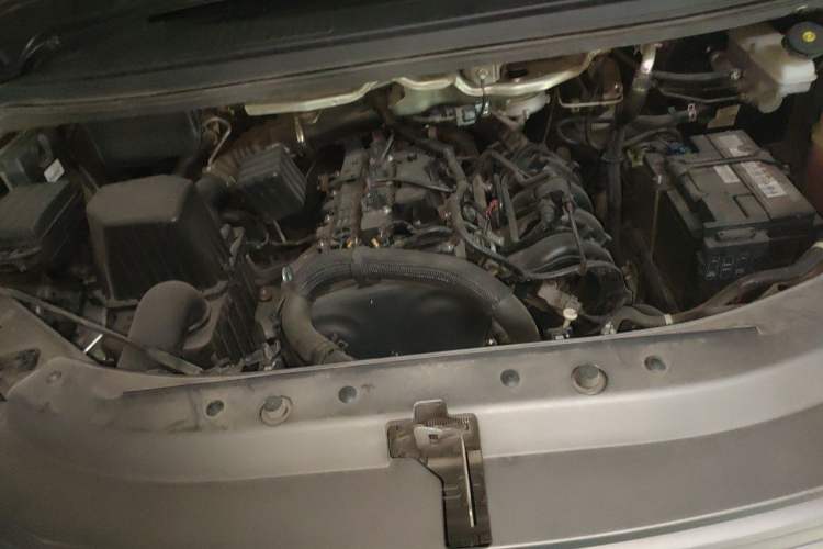 Used FORTHING Lingzhi 2022 Entry-Level M5L 2.0L Basic Version 7 Seats Engine Bay
