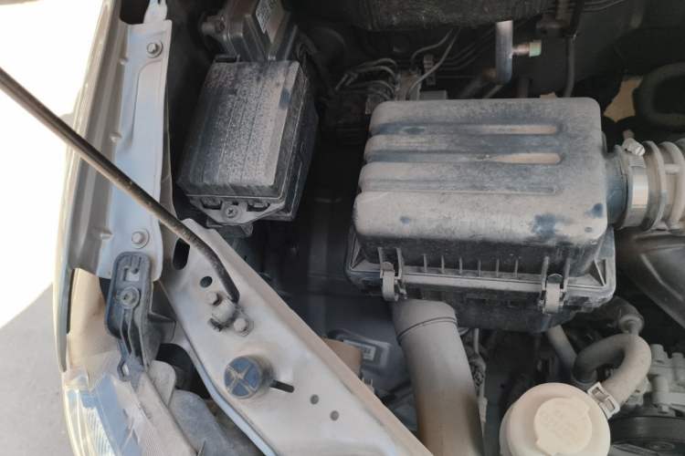 Used FORTHING Lingzhi 2022 M5 1.6L Practical Model 5 Seats Engine Bay Right