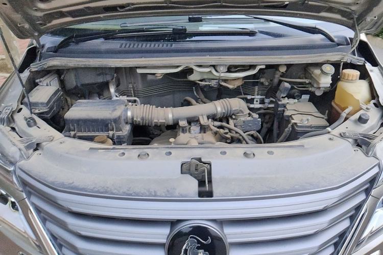 Used FORTHING Lingzhi 2022 Striving Version M5L 1.6L Base Model 9-Seater Engine Bay