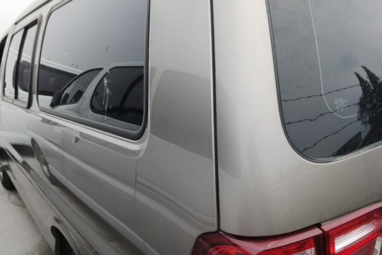 Used FORTHING Lingzhi 2022 M5L 1.6L Utility Model 7 Seats Exterior 2