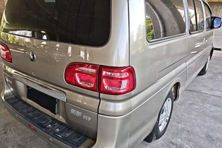 Used FORTHING Lingzhi 2022 Striving Version M5L 2.0L Basic Model 9-Seater Exterior 3
