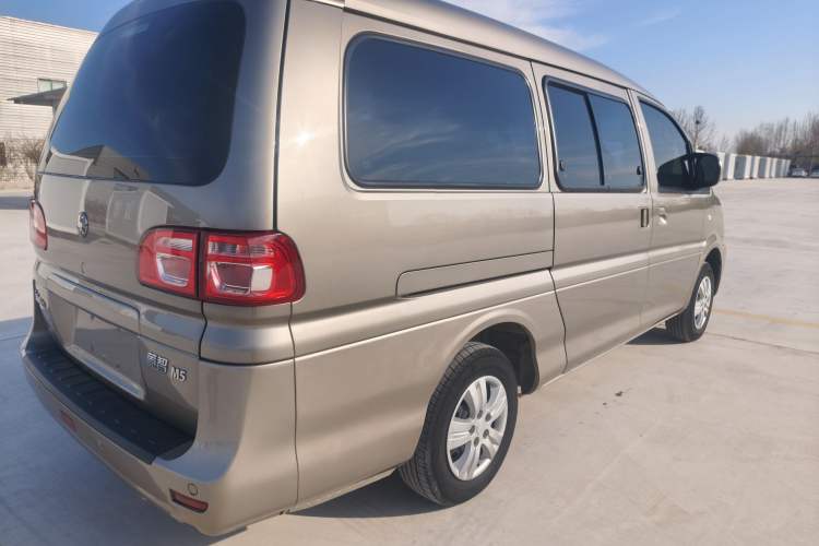 Used FORTHING Lingzhi 2022 Striving Version M5L 1.6L Base Model 9-Seater Exterior 3