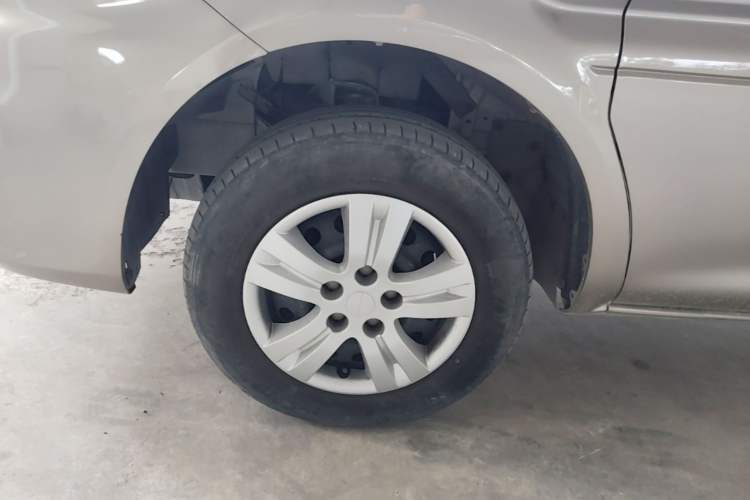 Used FORTHING Lingzhi 2022 M5L 2.0L Utility Model 7 Seats Exterior 4