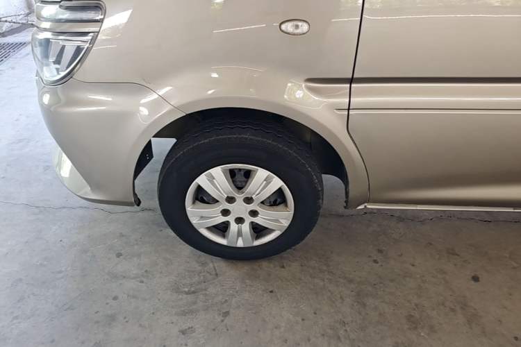 Used FORTHING Lingzhi 2022 Striving Version M5L 2.0L Basic Model 9-Seater Exterior 4