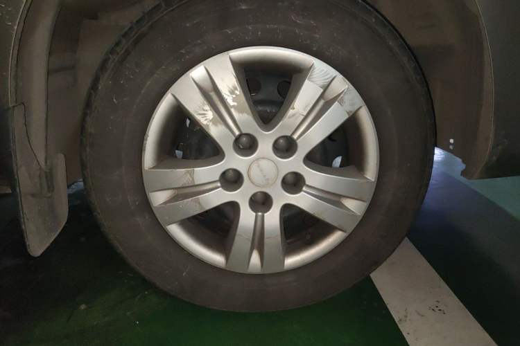 Used FORTHING Lingzhi 2022 Entry-Level M5L 2.0L Basic Version 7 Seats Exterior 7