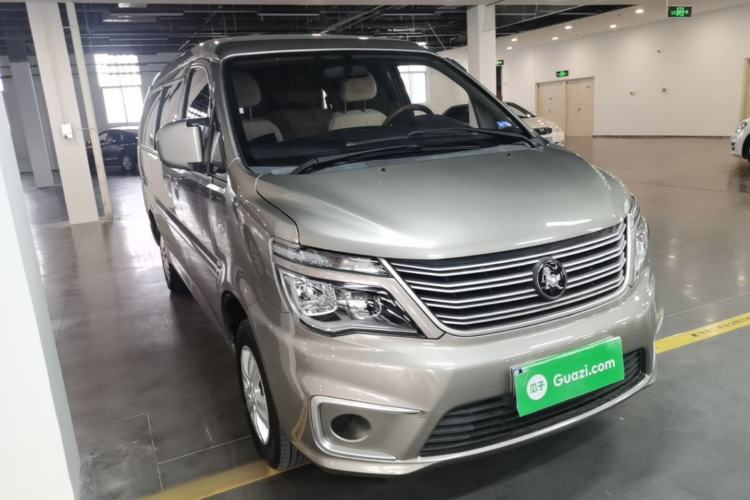 Used FORTHING Lingzhi 2022 M5L 1.6L Utility Model 7 Seats Front Right 45 Deg