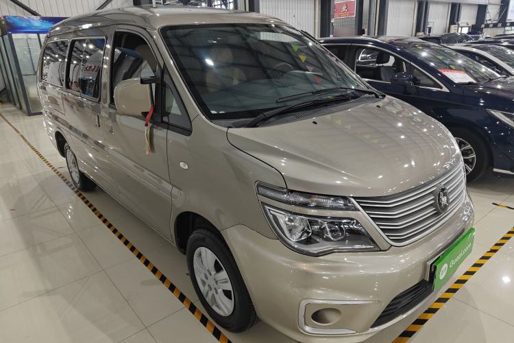 Used FORTHING Lingzhi 2022 M5L 1.6L Utility Model 7 Seats Front Right 45 Deg