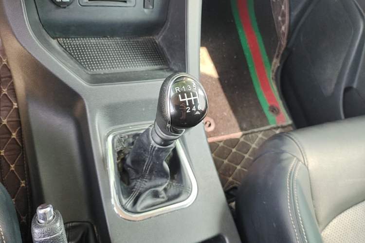 Used FORTHING Lingzhi 2022 Revised Version Striving Edition M5L 2.0L Base Model 9-Seater Gear Lever