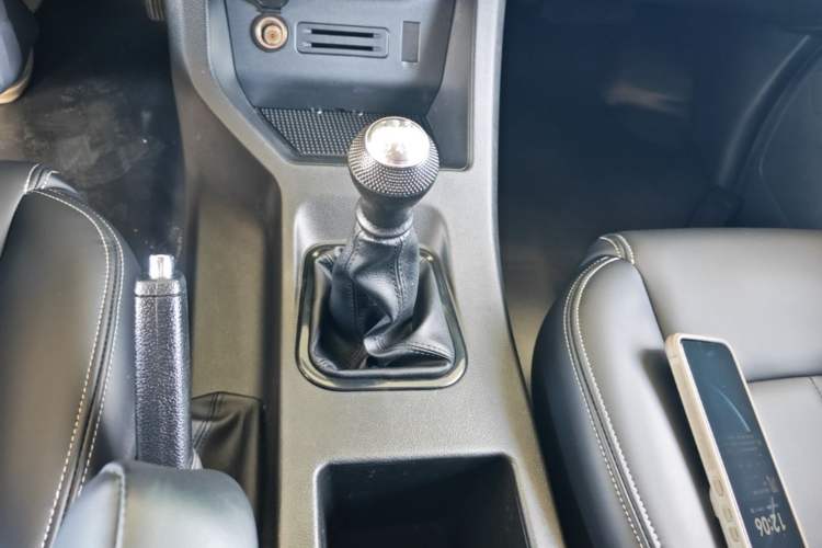 Used FORTHING Lingzhi 2022 M5 1.6L Practical Model 5 Seats Gear Lever