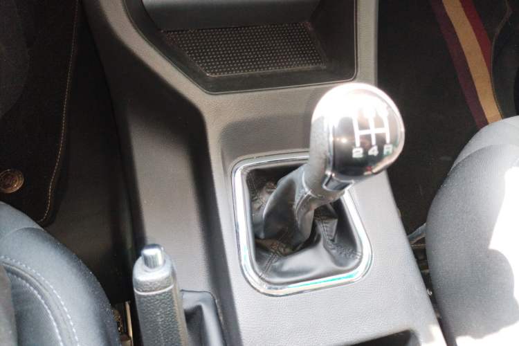 Used FORTHING Lingzhi 2022 Striving Version M5L 1.6L Base Model 9-Seater Gear Lever