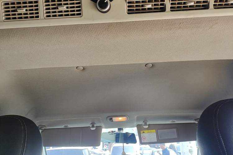 Used FORTHING Lingzhi 2022 Revised Version Striving Edition M5L 2.0L Base Model 9-Seater Headliner
