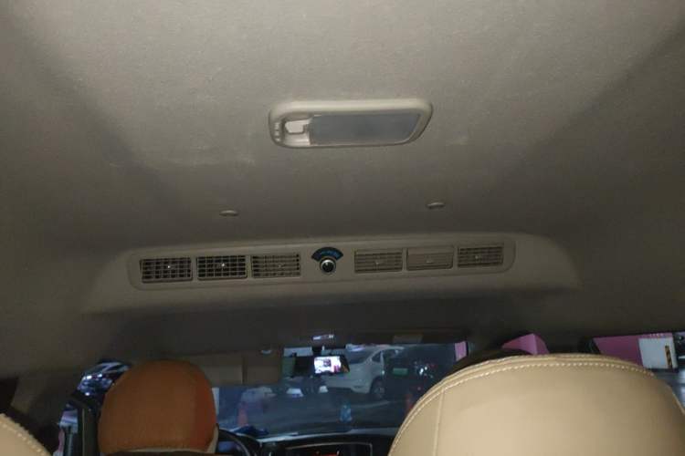 Used FORTHING Lingzhi 2022 Entry-Level M5L 2.0L Basic Version 7 Seats Headliner
