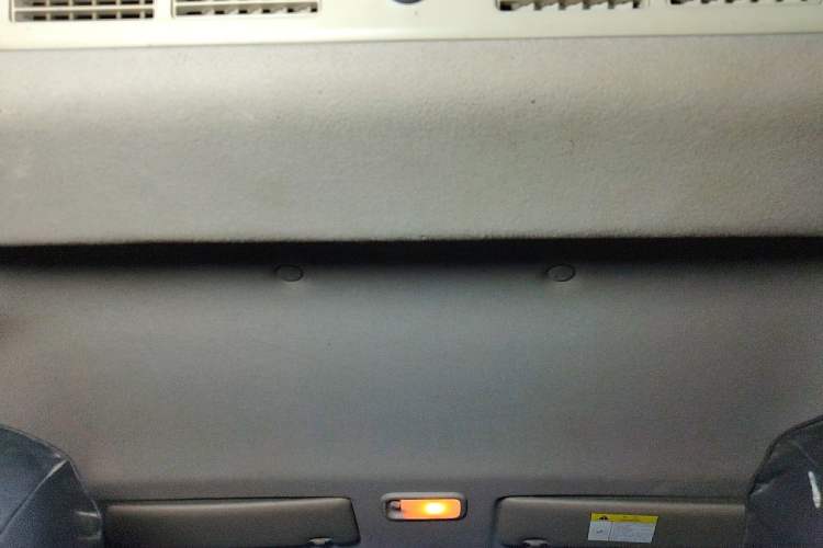 Used FORTHING Lingzhi 2022 Striving Version M5L 1.6L Base Model 9-Seater Headliner