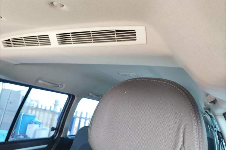 Used FORTHING Lingzhi 2022 Striving Version M5L 1.6L Base Model 9-Seater Headliner