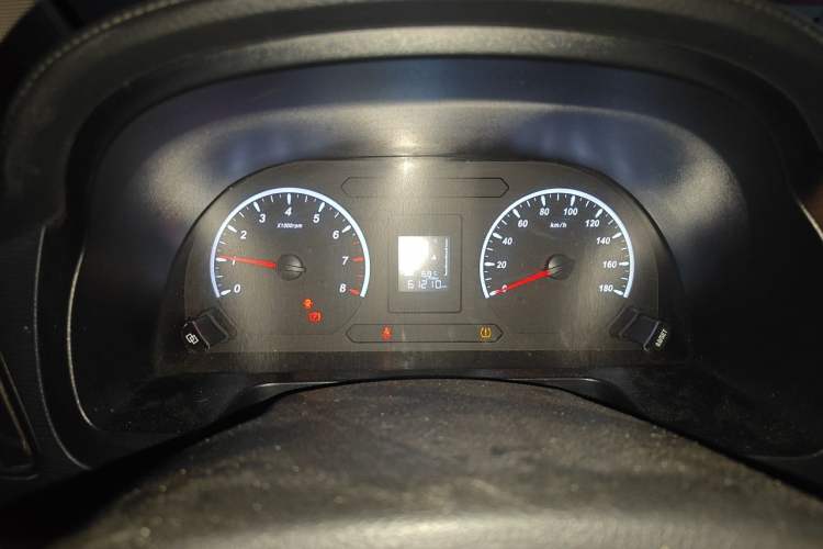 Used FORTHING Lingzhi 2022 M5 1.6L Practical Model 5 Seats Instrument Cluster