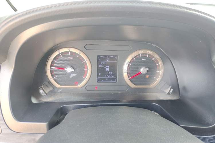 Used FORTHING Lingzhi 2022 Revised Version Striving Edition M5L 2.0L Base Model 9-Seater Instrument Cluster