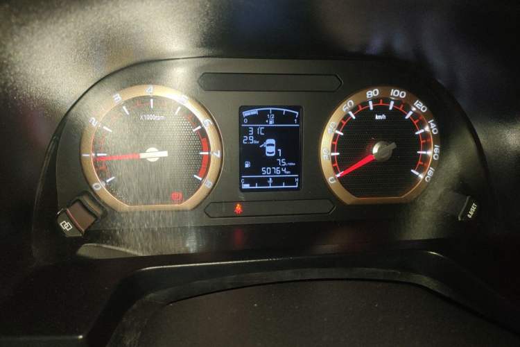 Used FORTHING Lingzhi 2022 Entry-Level M5L 2.0L Basic Version 7 Seats Instrument Cluster